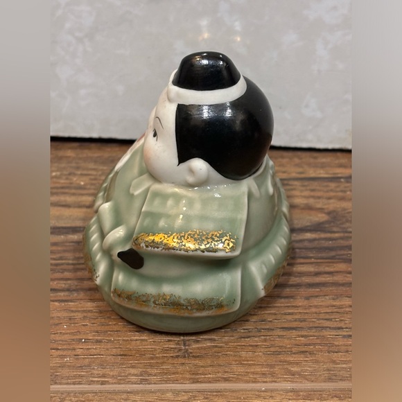 Vintage Japanese Seated Woman With Hand Fan Figurine - Picture 7 of 12